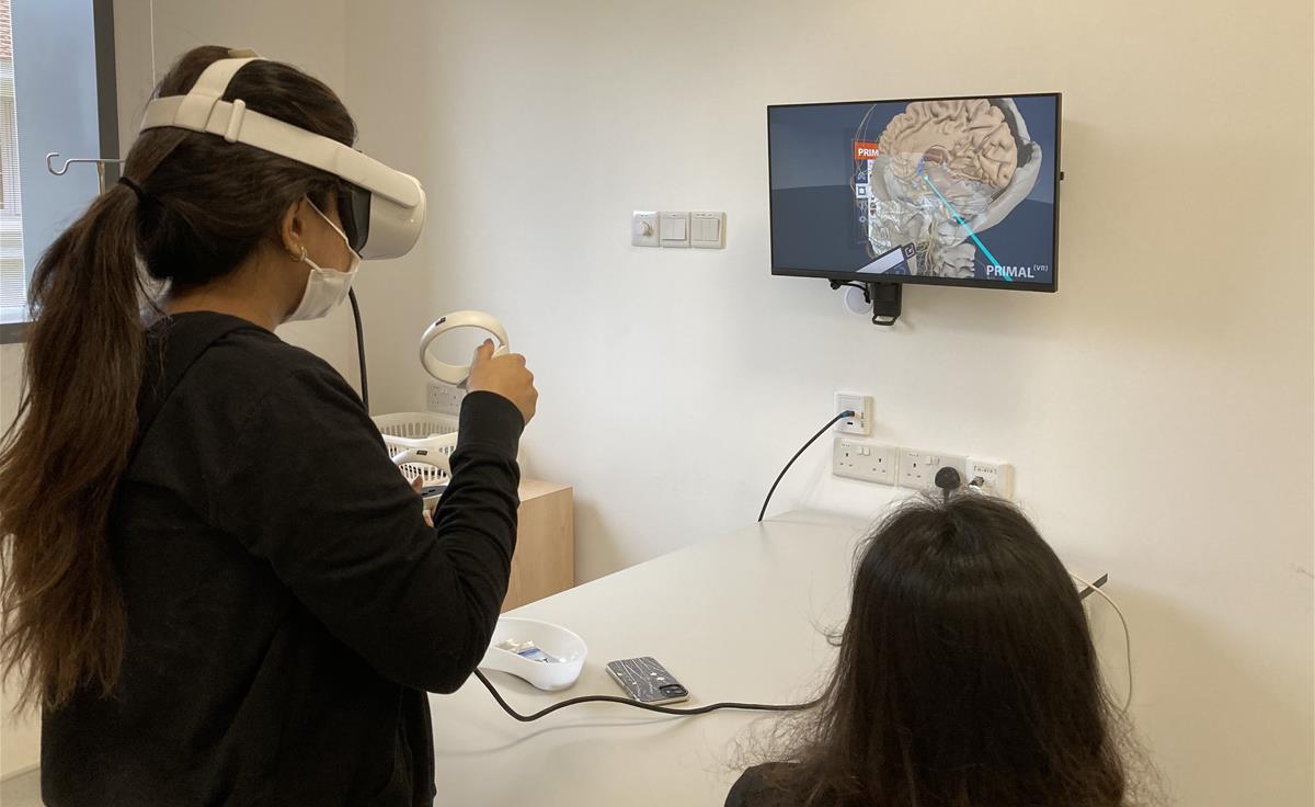 Students exploring the anatomy of the brain in a virtual reality setting