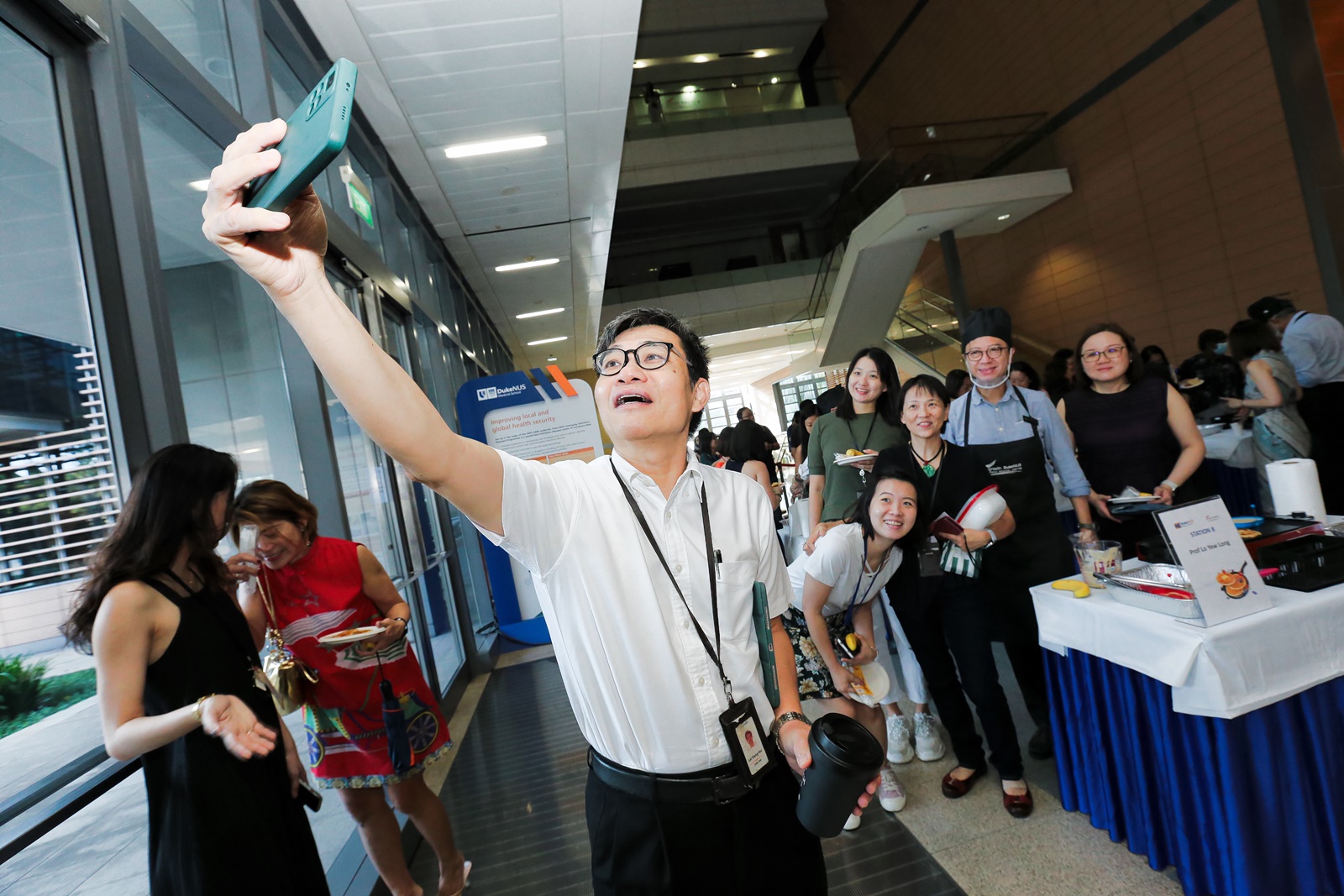 Associate Professor Lai Siang Hui takes a selfie with Professor Lo Yew Long and his pancake appreciators.