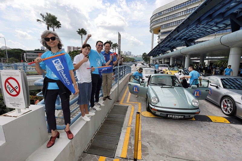 Porsches flagged off by Assoc Prof Shiva Sarraf-Yazdi, guest-of-honour Dr Choo Su Pin from the Singapore Cancer Society, PBSTA advisor Associate Professor David Low from the National Neuroscience Institute, and Porsche Club Singapore President Gavin Sung