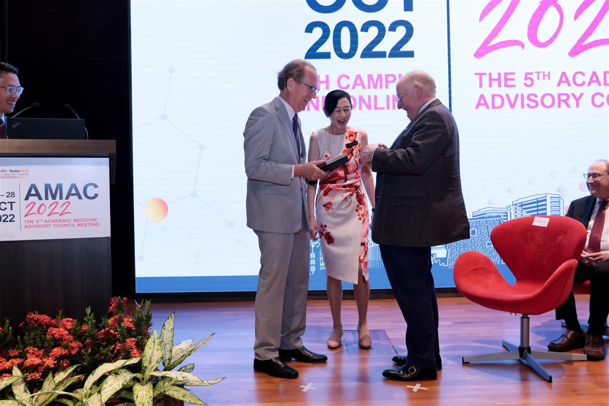 As AMAC 2022 drew to a close, Professor Thomas Coffman and Clinical Professor Ivy Ng presented Sir Keith Peters with a token of appreciation