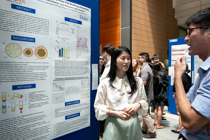aMs Chen Cheng Qi explains her chosen project on a biopolymer gel that improves fat grafting reliability to Research Day attendees.